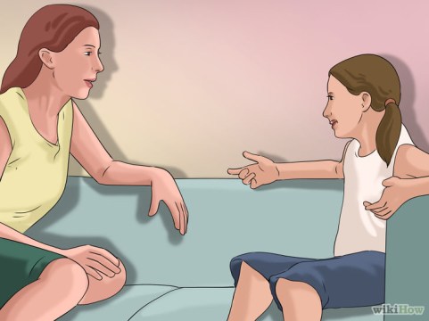 Madre y niña conversan